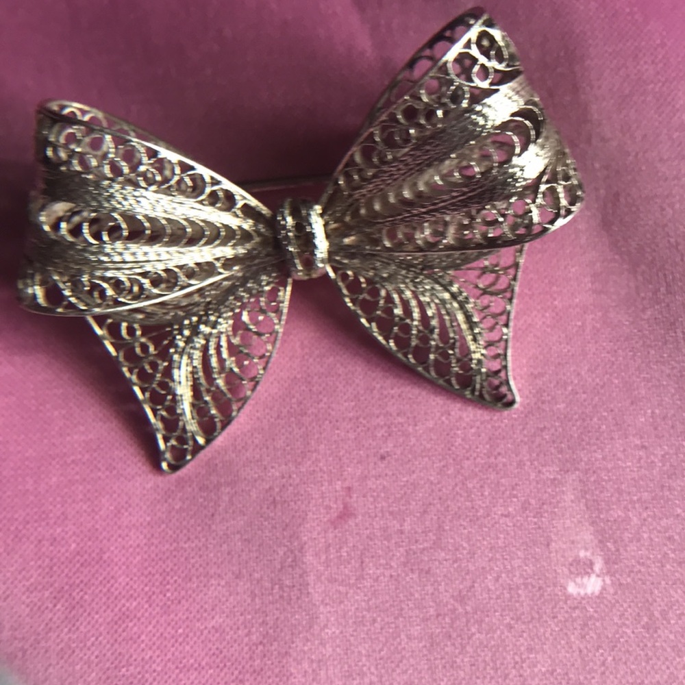 Unique Vintage Filigree Sterling Bow Brooch. Cute and Rare!